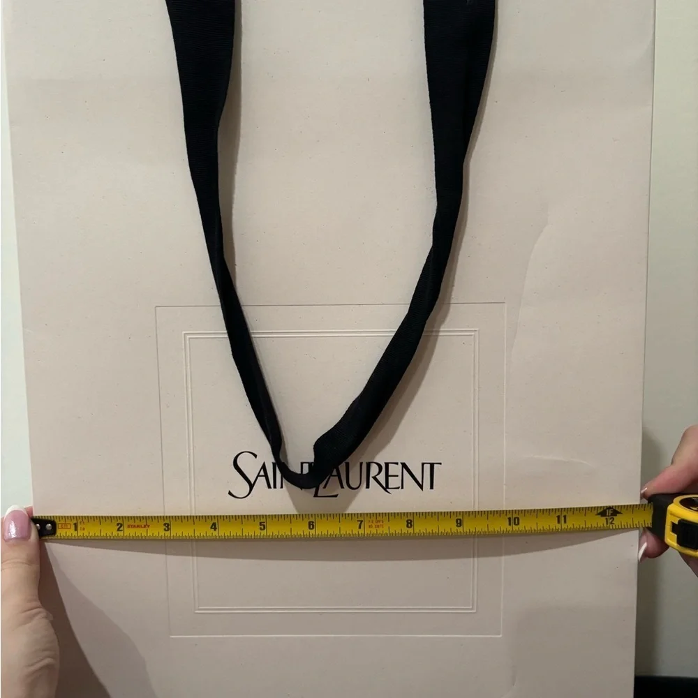 Saint Laurent chic saint